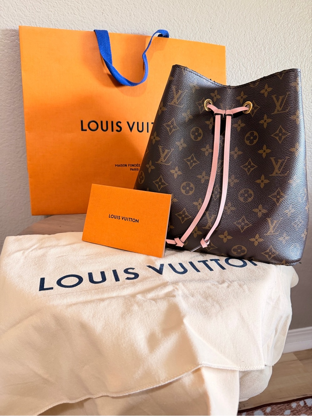 Authentic Louis Vuitton Neonoe MM Rose Poudre